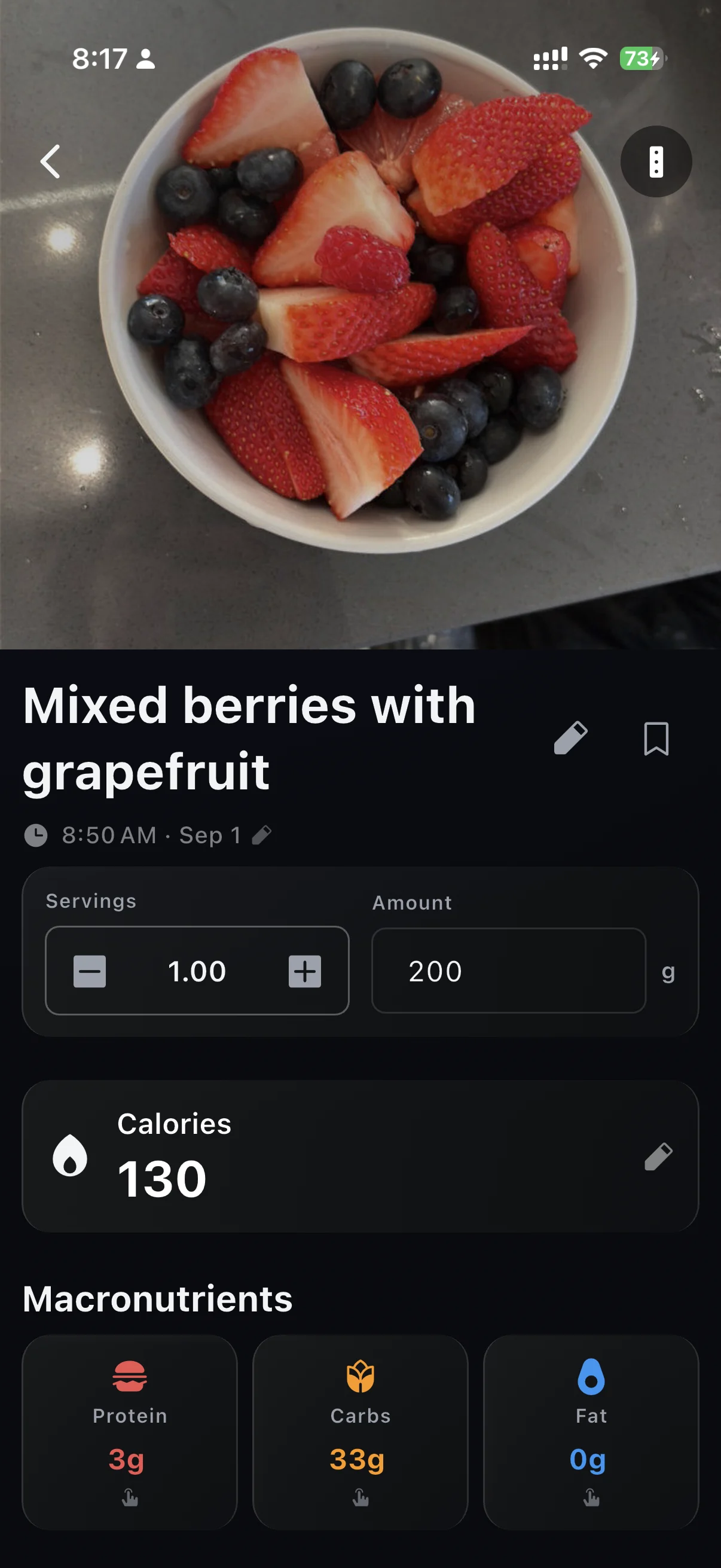 Actual Penng meal entry: a berry bowl, adjustable servings and amount, editable calories, and protein, carbohydrate and fat estimates